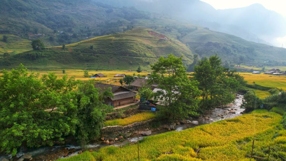 Travelers should stay alert and adapt to local conditions to ensure safety in remote regions (Source: Pexels)